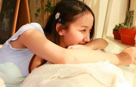 眼睛明亮会发光